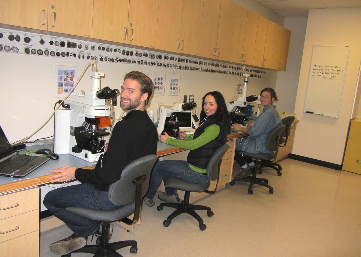 students in the lab